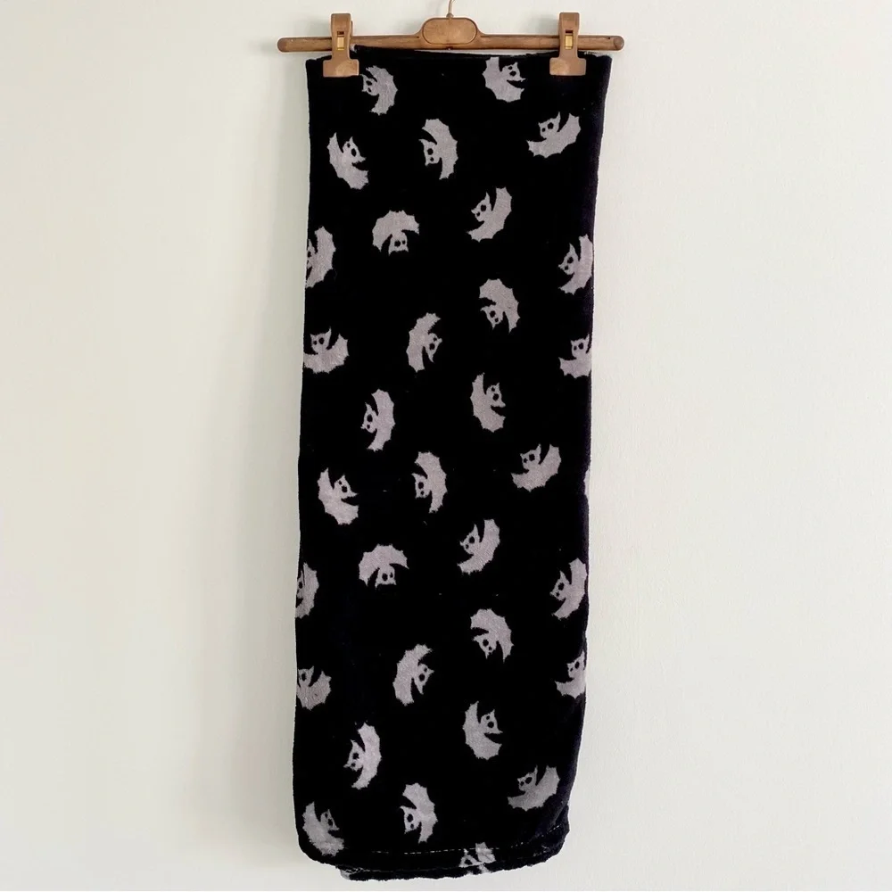Halloween Bat Black and Gray Cozy Throw Blanket